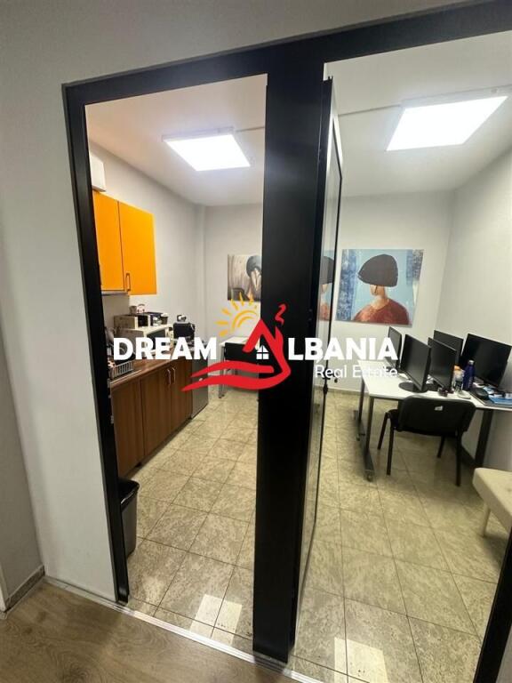 Ufficio in affitto in Via Brigada VIII, Bllok (ID 42611387)