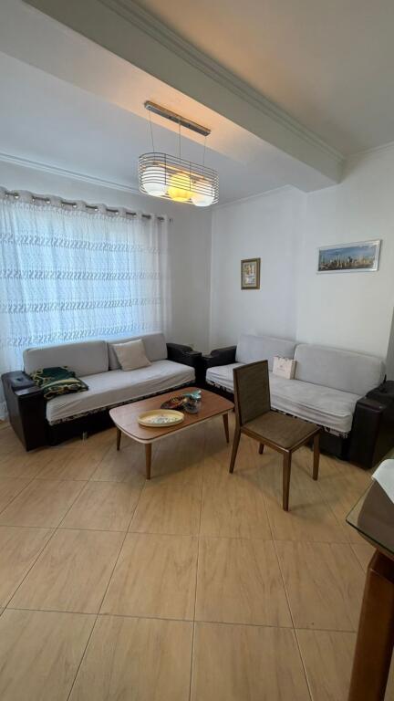 Jepet me Qira Apartament 2+1 Pallatet Çabej, Misto Mame.