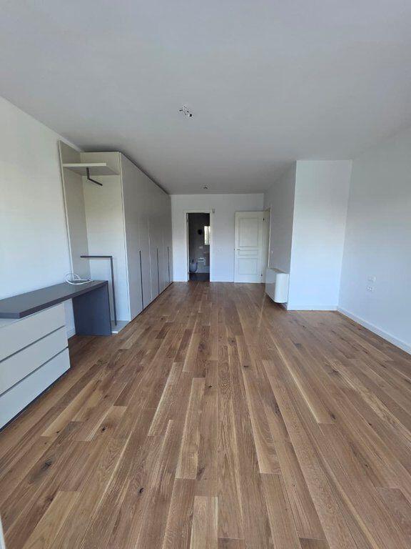 3-Storey Villa for Sale in Lunder Teg