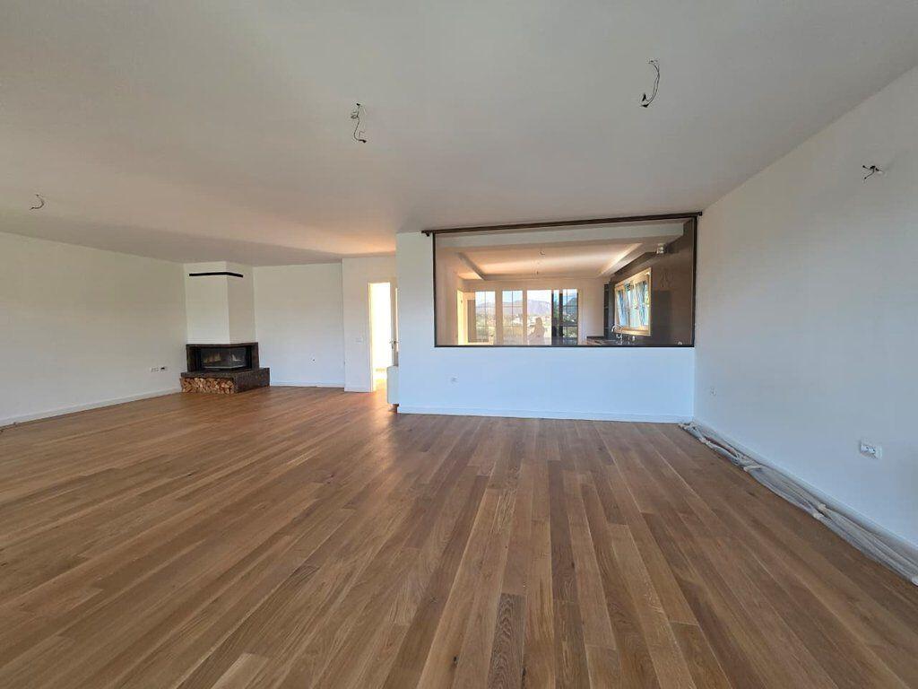 3-Storey Villa for Sale in Lunder Teg