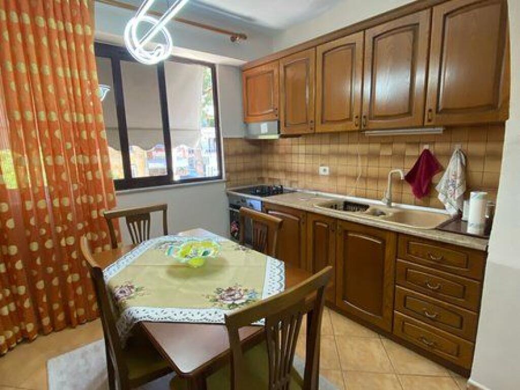 Affitto, Appartamento 2+1, Myslym Shyri, Tirana.