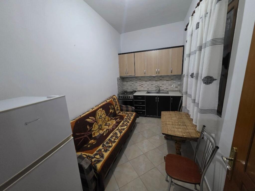5 Maji Jepet Apartament 1+1 Me Qera