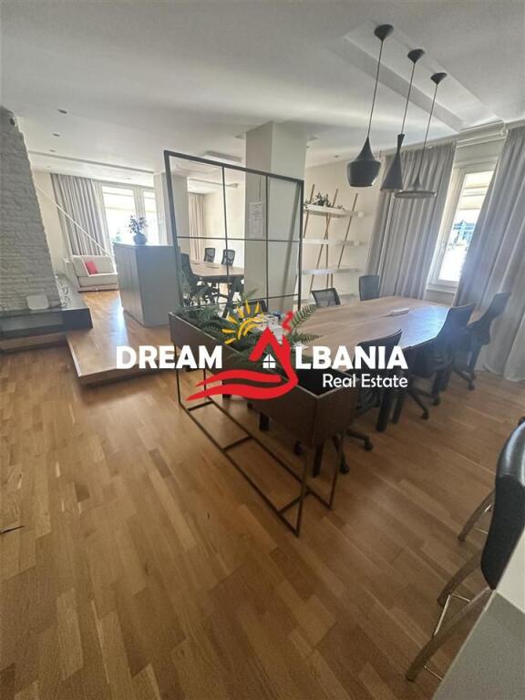 Ufficio in affitto a Bllok, Tirana (ID 42611194).