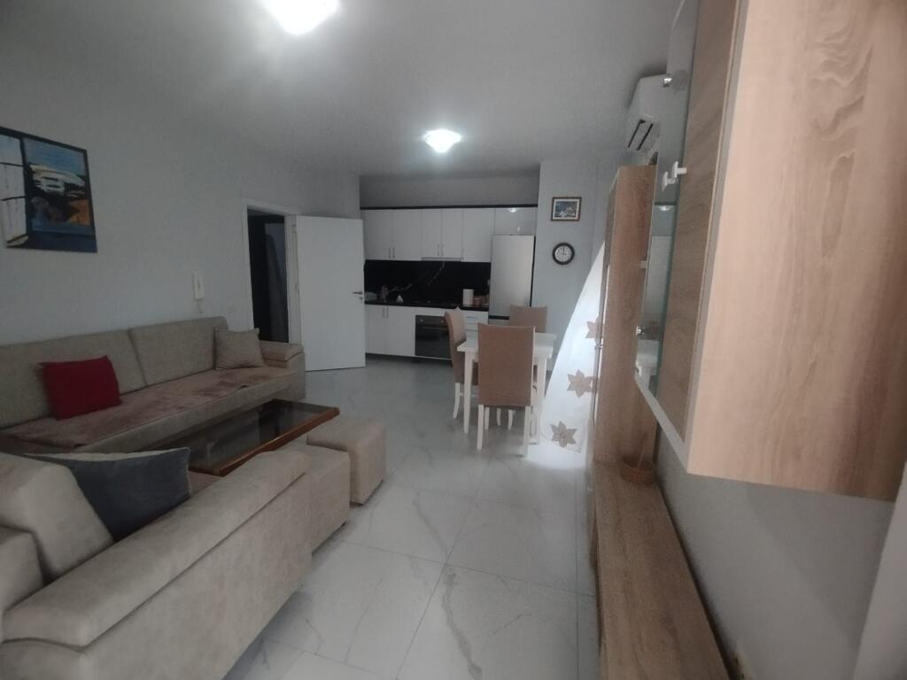 Appartamento 1+1 con Garage vicino al Mare – Shkëmbi i Kavajës 350 Euro