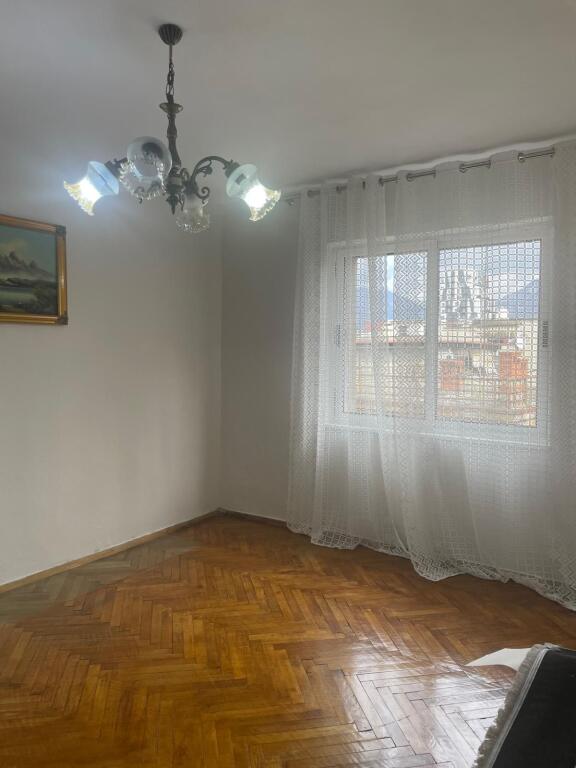 🏢Fortuzi Street, a few minutes from the Ministry of Justice, a 3+1 furnished apartment is for rent.Leke   