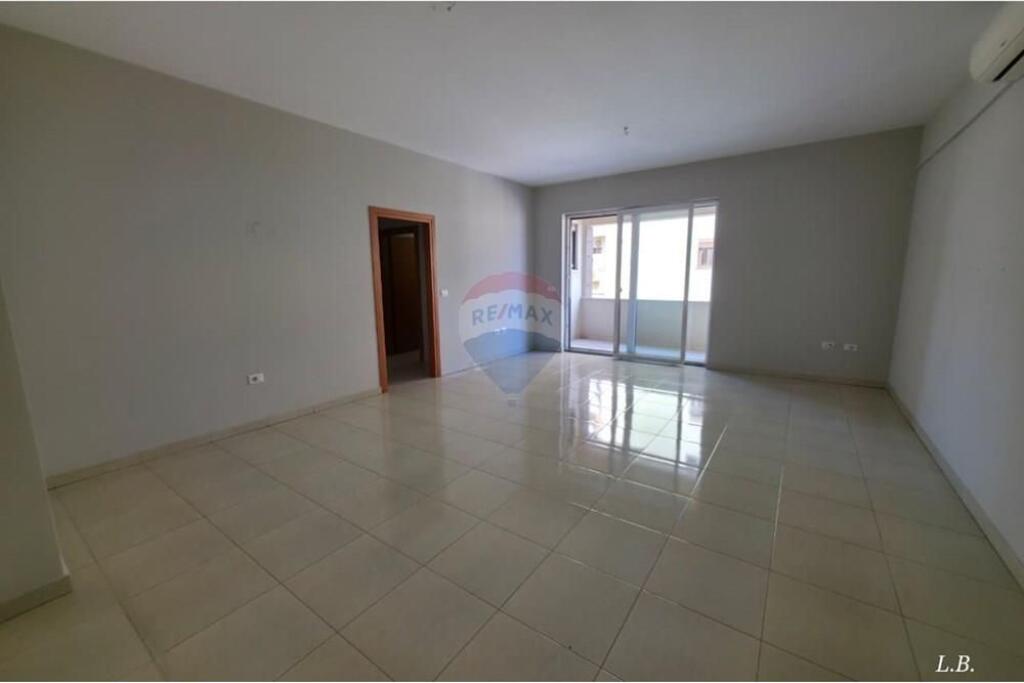 Locale per uffici in affitto in Via Bogdaneve !