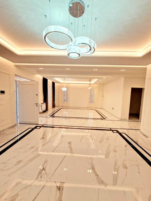 Vila luksi,5 km nga plazhi Qerretit,(hyrje te unazes veriore Kavaje)