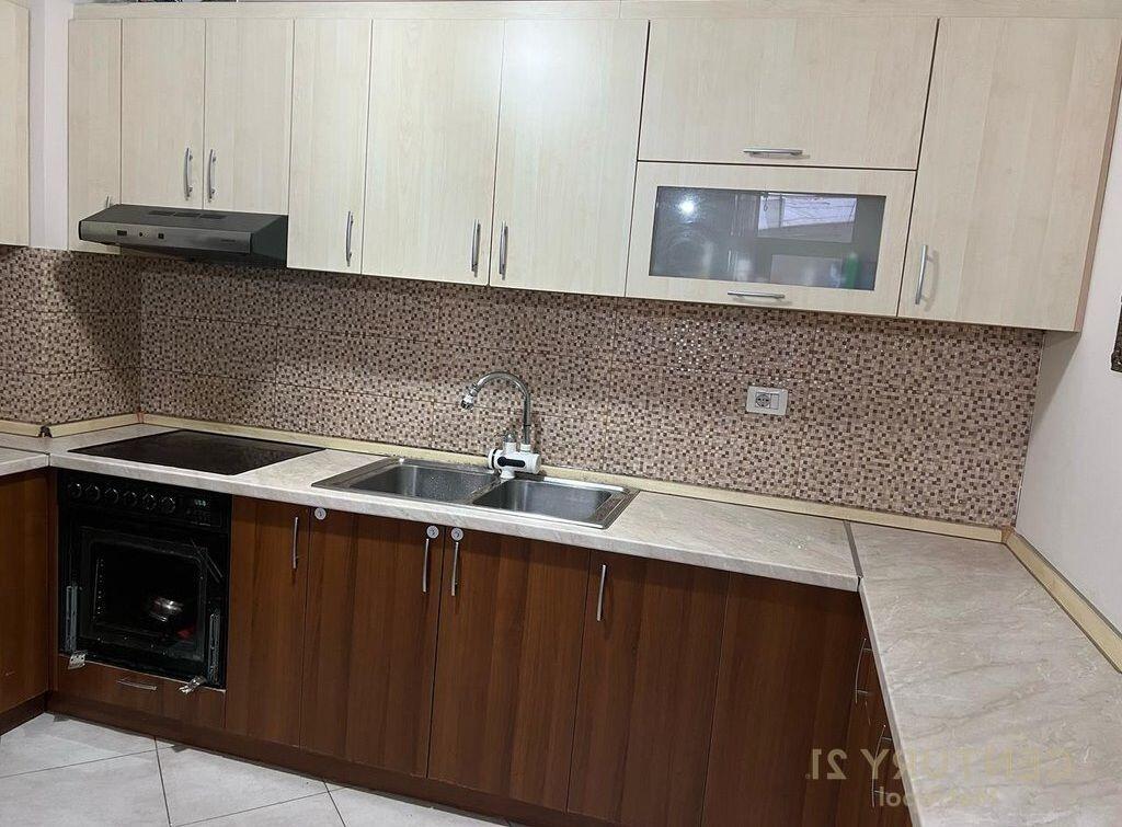 Japim me qira apartament 1+1 tek Petro Nini Luarasi.