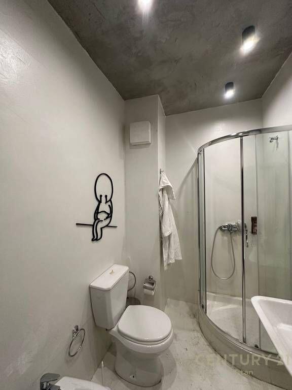 Appartamento 1+1 con balcone in affitto al Boulevard “Zogu i Parë”, Centro, Tirana!