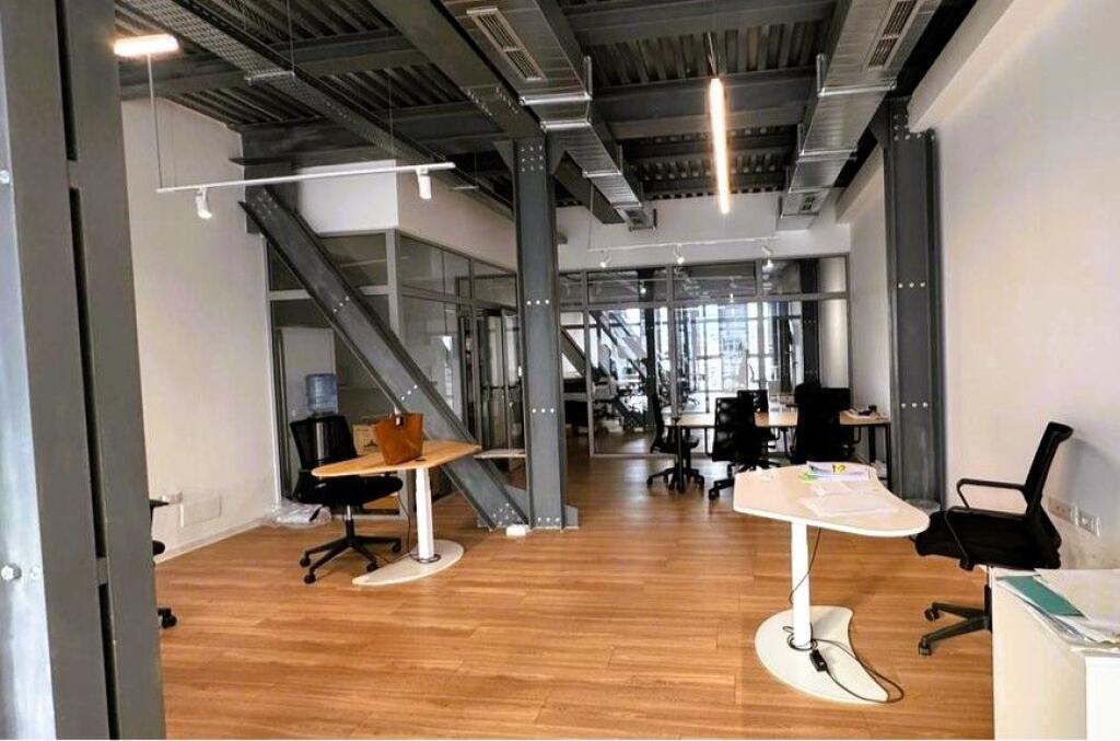 Ufficio arredato presso il Comune di Parigi, vicino a Kika 2!