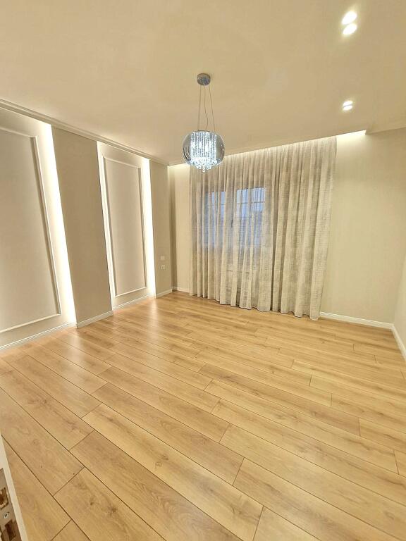 Vila luksi,5 km nga plazhi Qerretit,(hyrje te unazes veriore Kavaje)