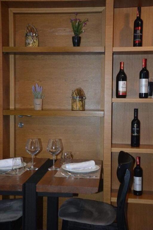 🍽️ RESTAURANT FOR RENT – NEAR “DURRËSIT” STREET, OPPOSITE “QEMAL STAFA” SCHOOL, ADJACENT TO HOTEL ELER