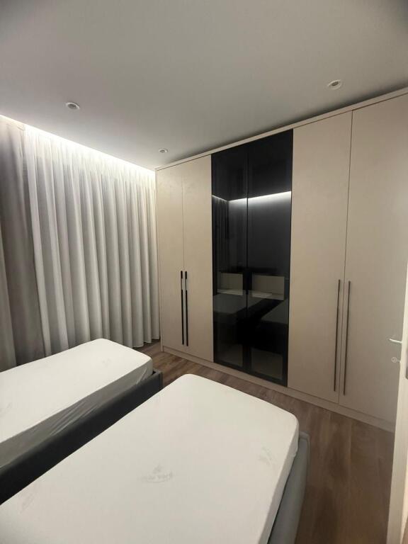 Apartment me qera 2+1+parking Jordan Misja