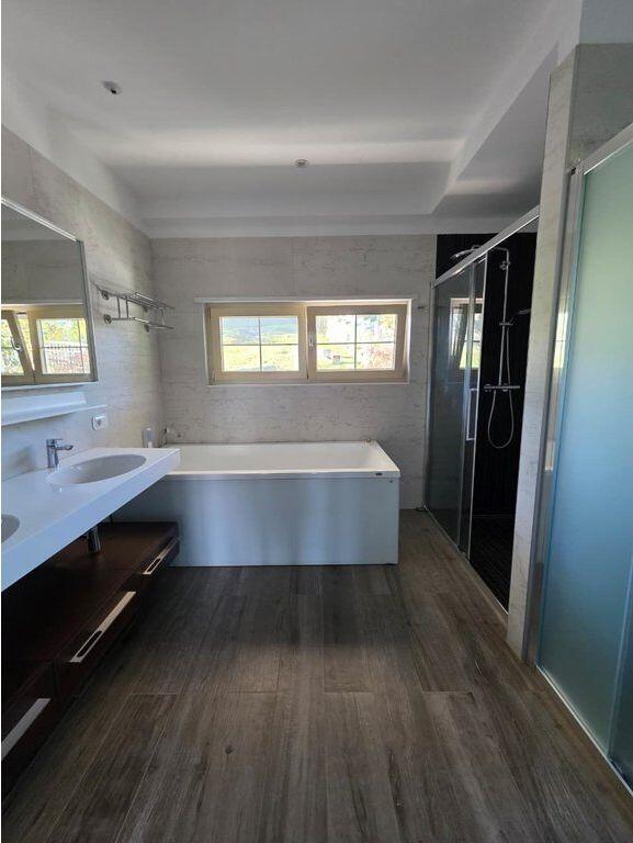 3-Storey Villa for Sale in Lunder Teg