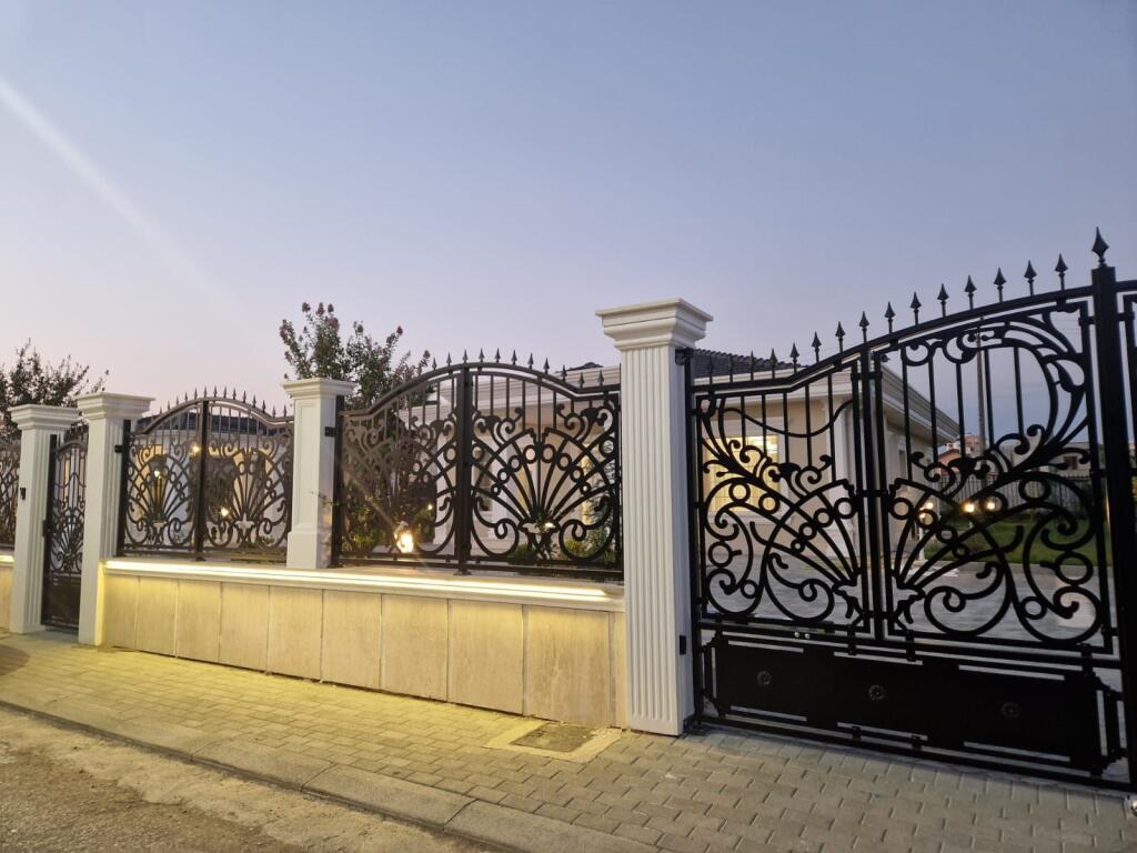 Vila luksi,5 km nga plazhi Qerretit,(hyrje te unazes veriore Kavaje)