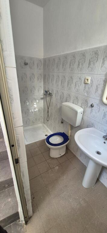 🏠 Villa 2+1 + entrance 1+1 for rent 📍 Rruga e Dibrës, near Selvia