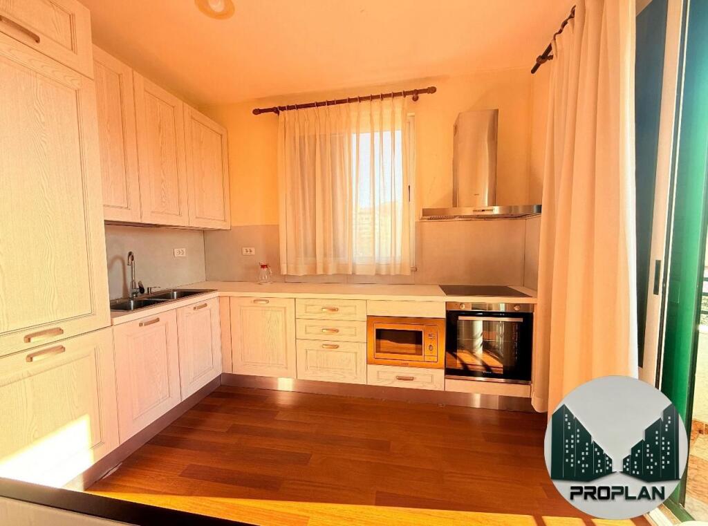 APPARTAMENTO E PARCHEGGIO A BLLOK PER UFFICIO O ABITAZIONE