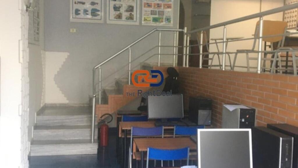 Tek Shkolla e Kuqe, Shitet Dyqan, Buze Rruge!!