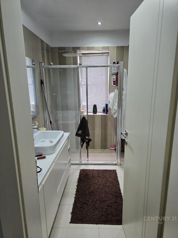 Apartament 3+1+2 per shitje ne zonen e Bllokut
