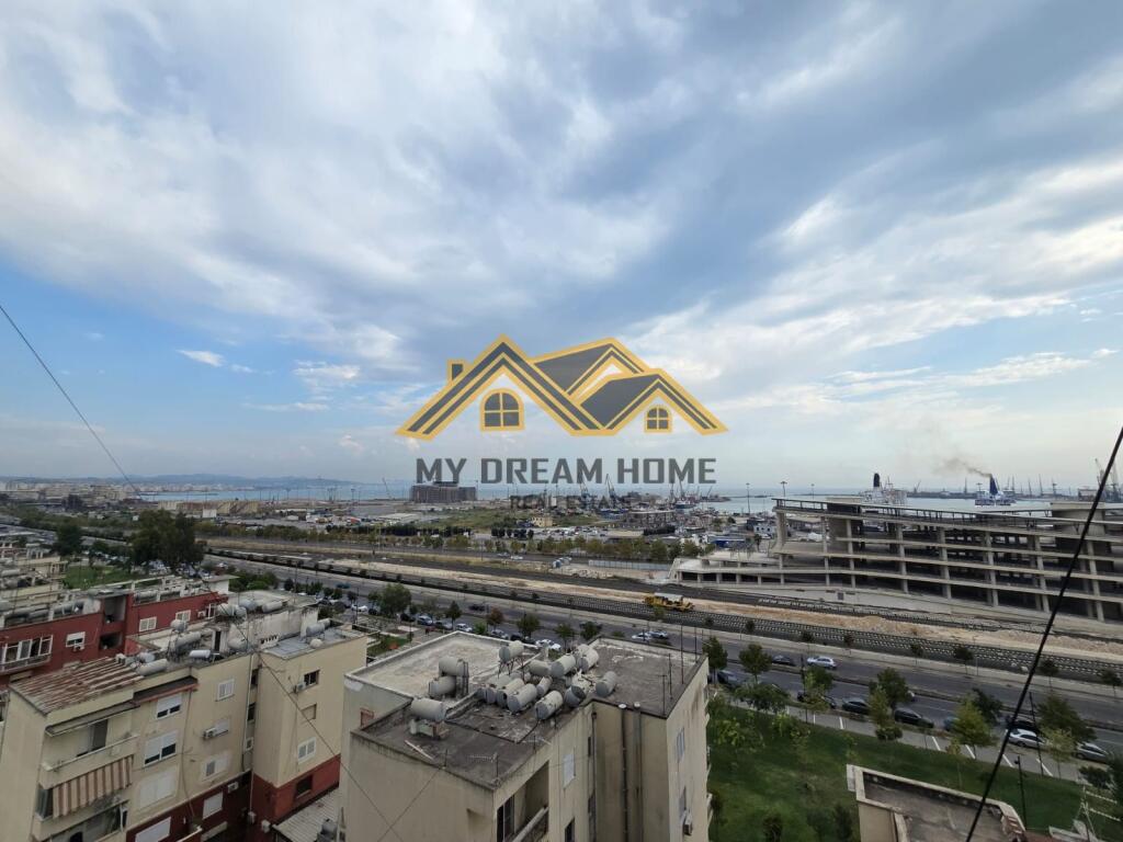 MONOLOCALE IN VENDITA UKD DURRES CON VISTA COMPLETA SUL MARE!!