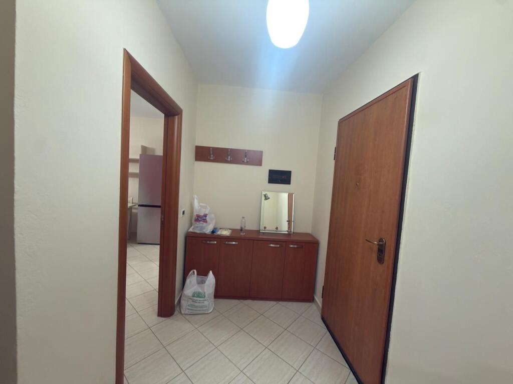 Jepet me Qira Apartament 1+1 tek nënkalimi i kopshtit botanik.