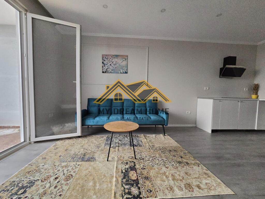 MONOLOCALE IN VENDITA UKD DURRES CON VISTA COMPLETA SUL MARE!!