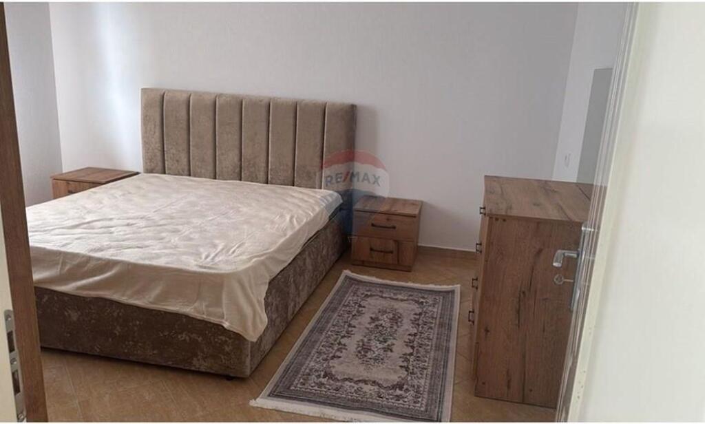 Jepet me qira kati i një vile prane Top Channel!