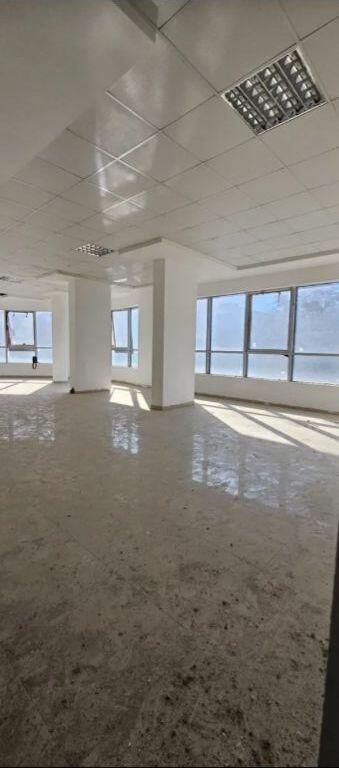 VENDITA AMBIENTE COMMERCIALE CENTRO VICINO AL PALAZZO DELLO SPORT DURRËS