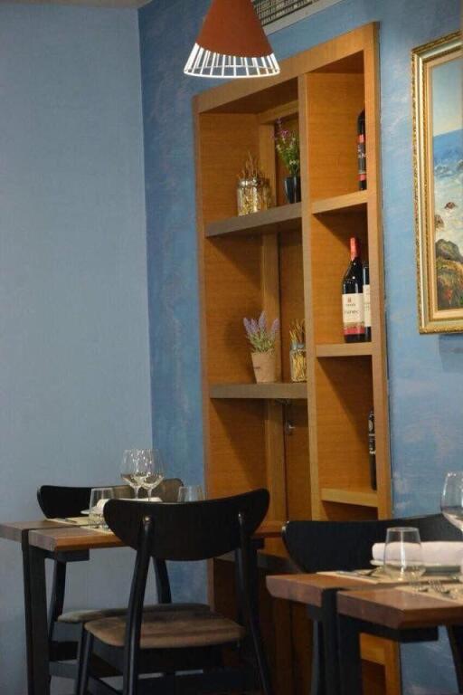 🍽️ RESTAURANT FOR RENT – NEAR “DURRËSIT” STREET, OPPOSITE “QEMAL STAFA” SCHOOL, ADJACENT TO HOTEL ELER