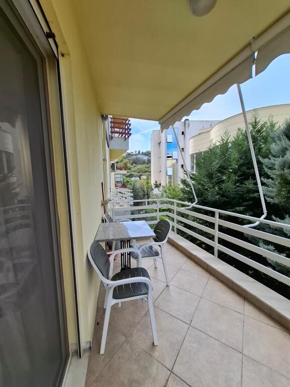 2+1,i mobiluar te kopshti zologjik,cmimi 800 euro me parkim