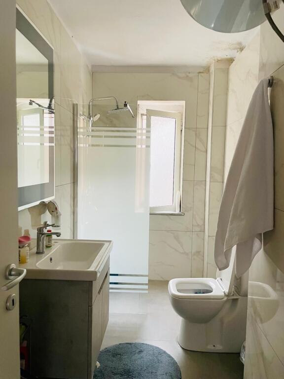 🏢Fortuzi Street, a few minutes from the Ministry of Justice, a 3+1 furnished apartment is for rent.Leke   