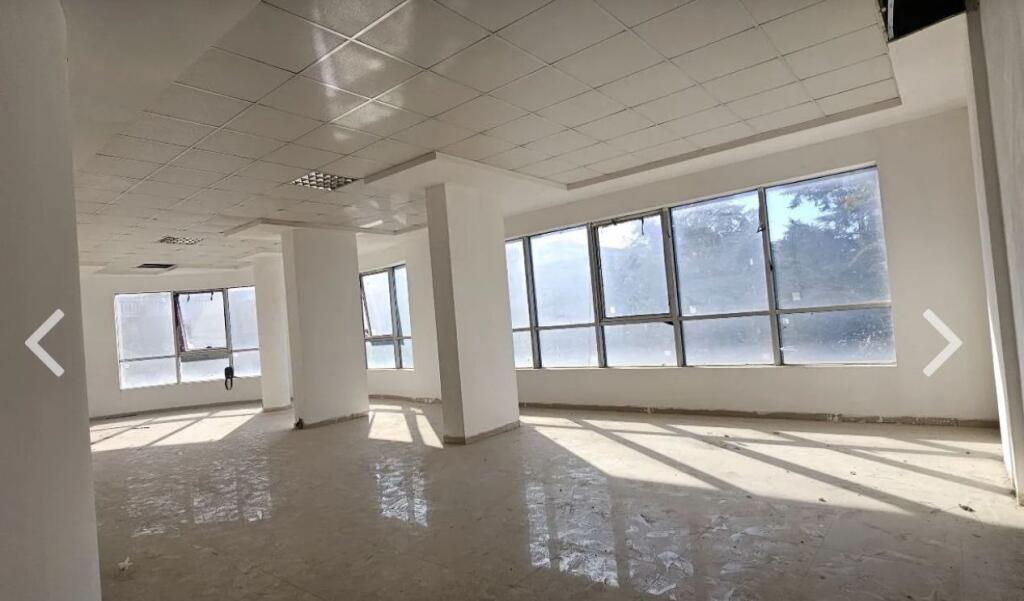VENDITA AMBIENTE COMMERCIALE CENTRO VICINO AL PALAZZO DELLO SPORT DURRËS