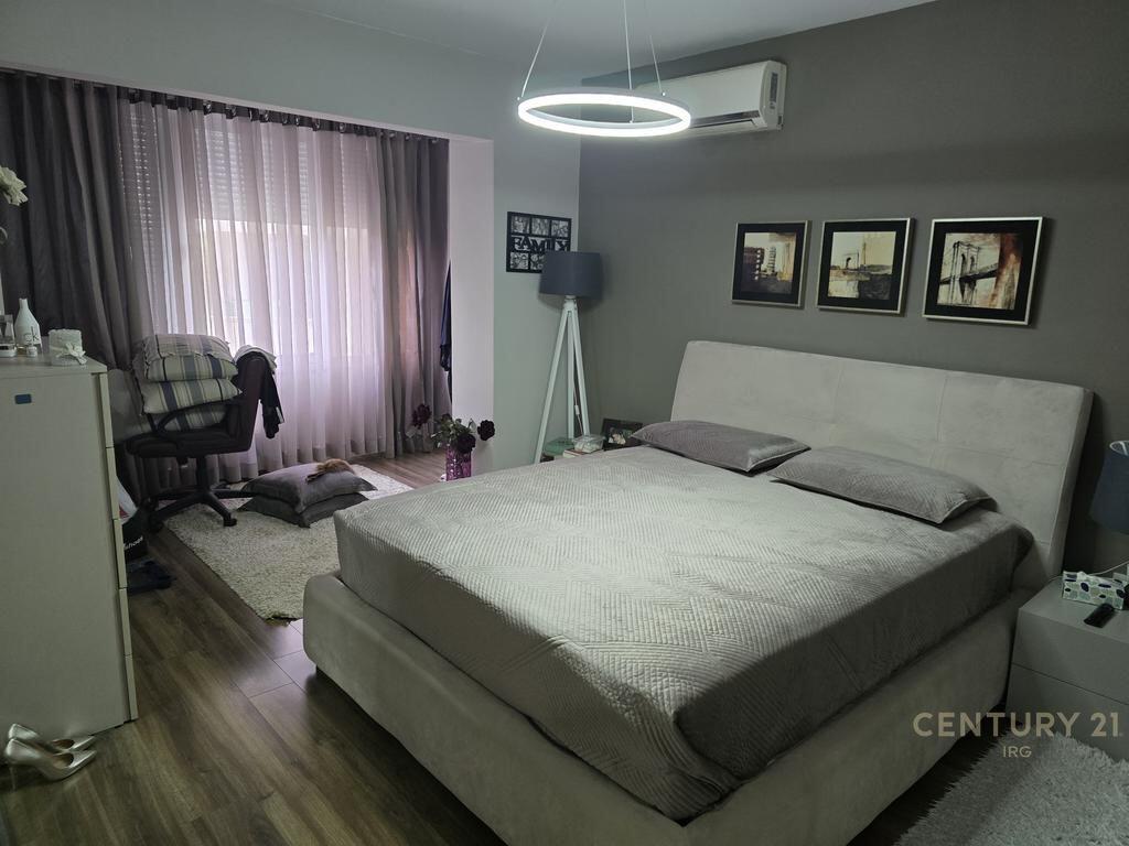 Apartament 3+1+2 per shitje ne zonen e Bllokut