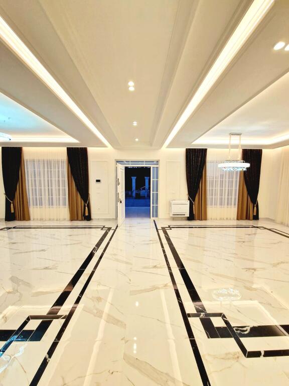 Vila luksi,5 km nga plazhi Qerretit,(hyrje te unazes veriore Kavaje)