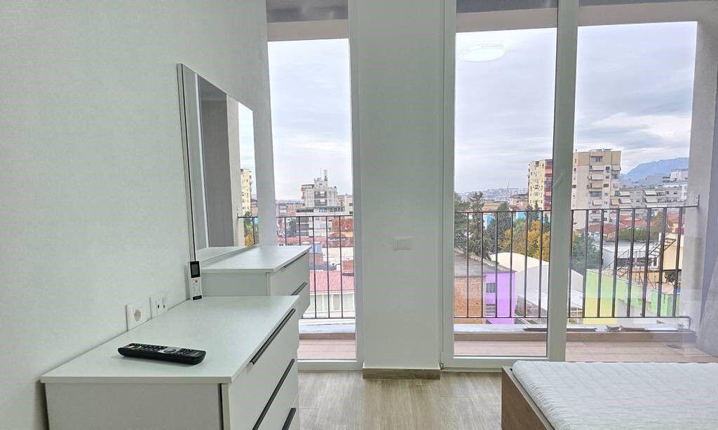 Japim me qira apartament modern 2+1+2+ Post Parkimi, pranë Shkollës së Kuqe.