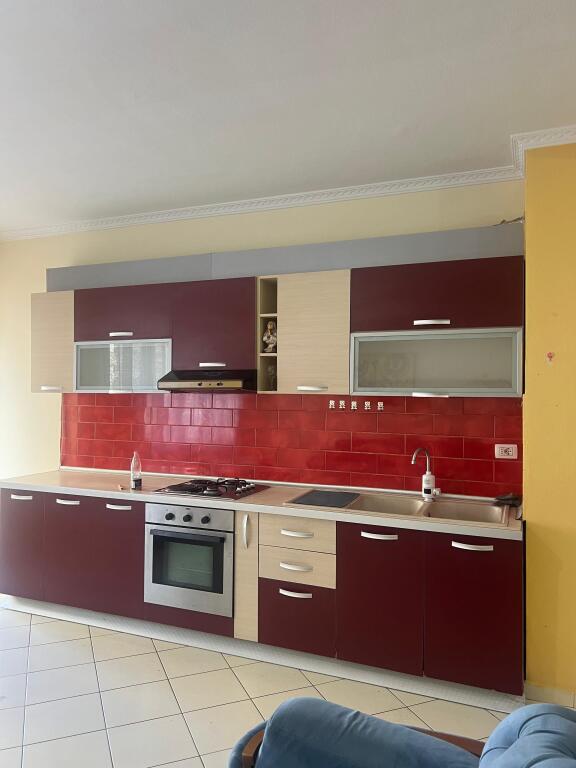 2+1,i mobiluar te bar xhoni ne astir,cmimi 450 euro