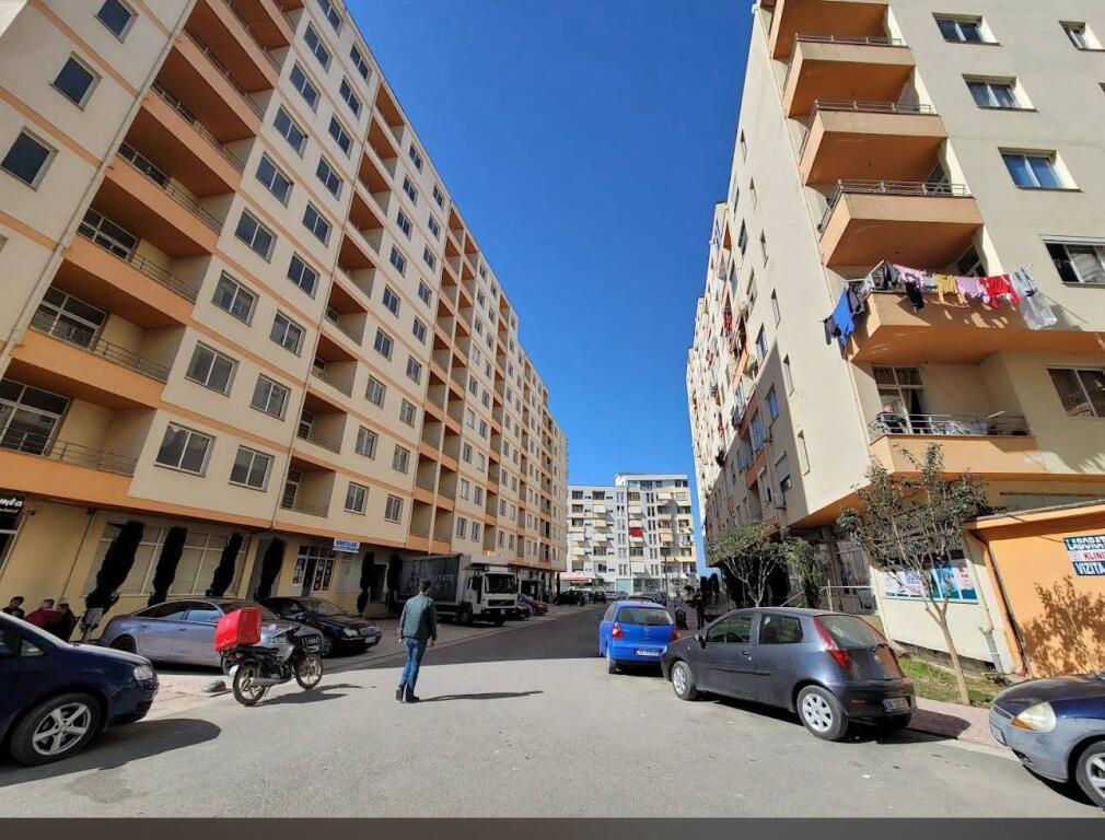 JEPET APARTAMENT 2+1 ME QIRA, PRANE KOMPLEKSIT FRATARI ASTIR