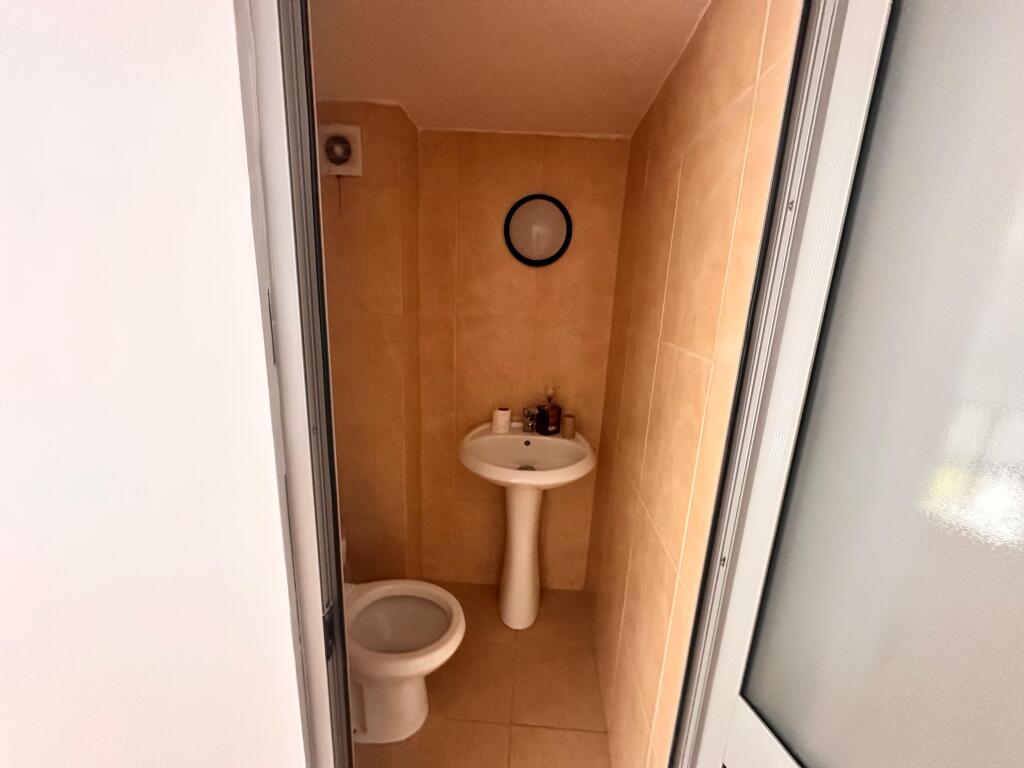 🏢 Dyqan me Qira – Ish Fusha e Aviacionit ✨