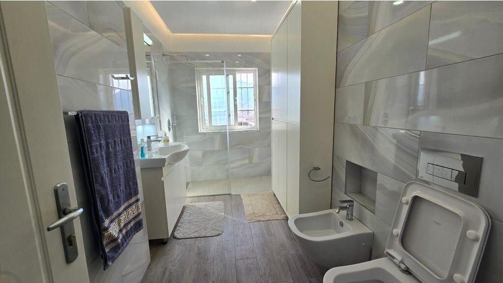 Appartamento 2+1 in affitto a 9 Katshet vicino a Piazza Skenderbej !