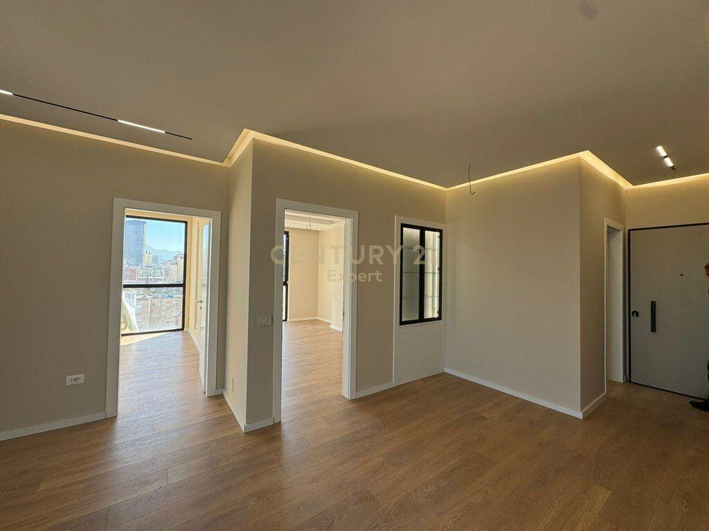 SHESIM APARTAMENT BOSH RRUGA MINE PEZA!  Apartament mund te pershtatet per banim, zyra, klinik, qender estetike etj. Sip. e ambjentit 86.1 m2 Sip. totale 104 m2 E pozicionuar ne katin e 5-te me pamje te lire dhe me vizibilitet te larte nga rruga kryesore.  Per me shume informacion na kontaktoni!