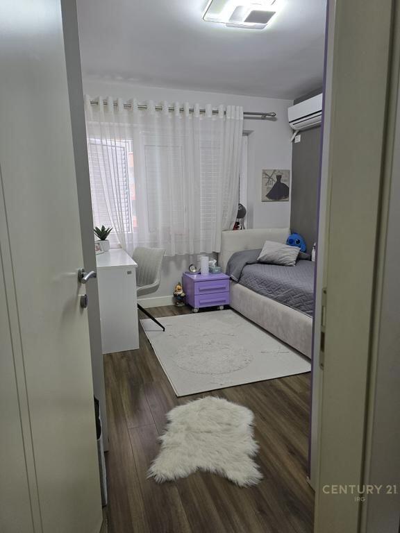 Apartament 3+1+2 per shitje ne zonen e Bllokut
