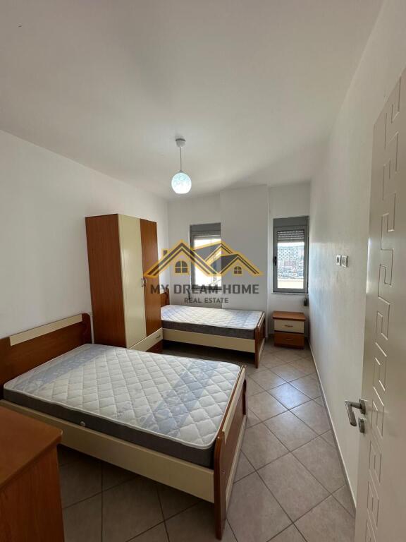 Shitet Apartament 3+1 Prane Stacionit Trenit Durres!