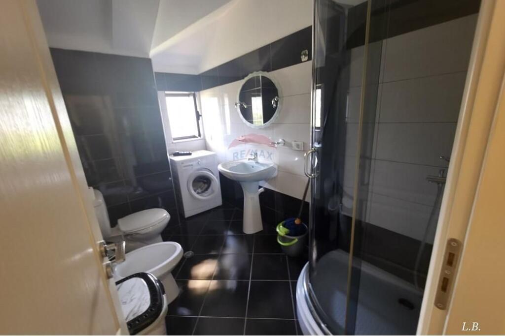 Apartament me qira pranë Liqenit të Tiranës