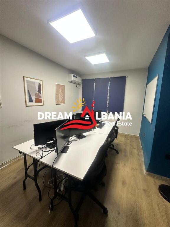 Ufficio in affitto in Via Brigada VIII, Bllok (ID 42611387)