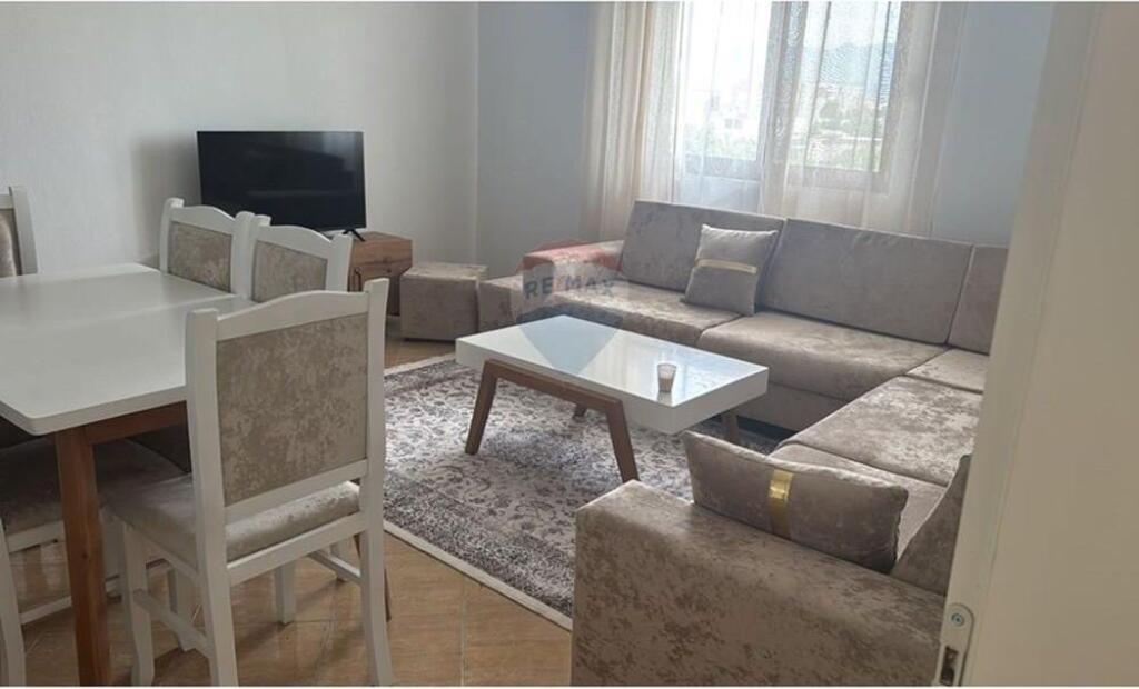 Jepet me qira kati i një vile prane Top Channel!