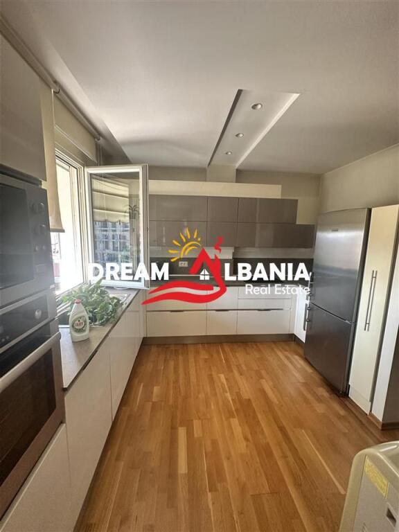 Ufficio in affitto a Bllok, Tirana (ID 42611194).