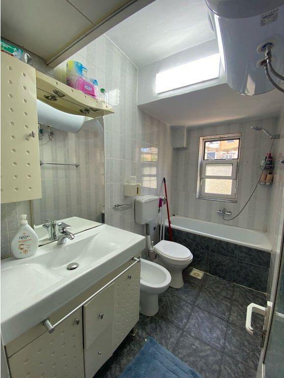 Disponiamo di un appartamento 2+1 in affitto, Myslym Shyri, Tirana.