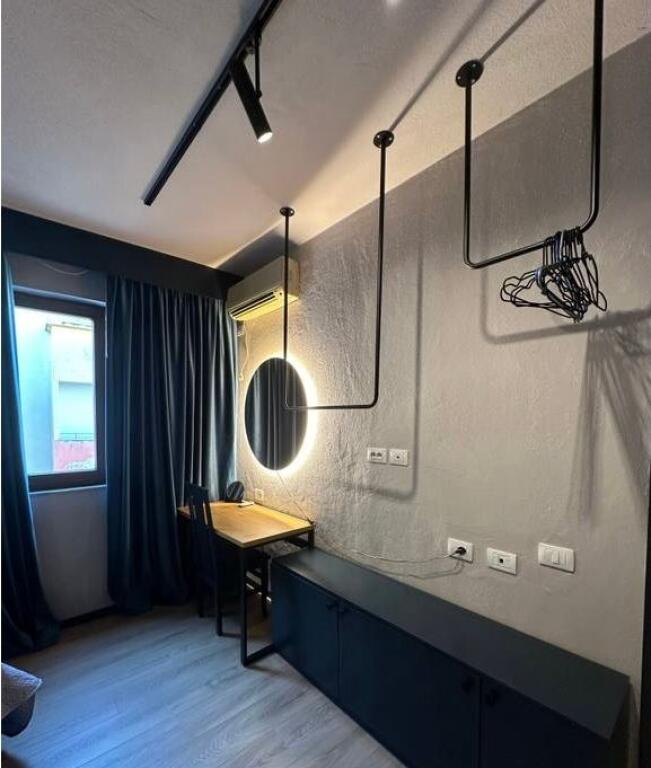 Appartamento elegante 1+1 con balcone e vista panoramica – Viale “Zogu i Parë”, Centro, 650€/mese