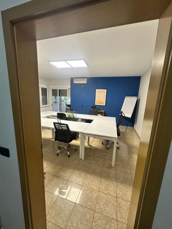 UFFICIO IN AFFITTO 65 M2 BLLOK 150.000 LEKE