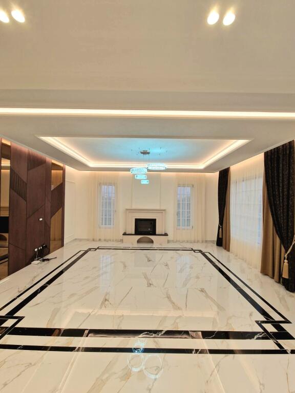 Vila luksi,5 km nga plazhi Qerretit,(hyrje te unazes veriore Kavaje)